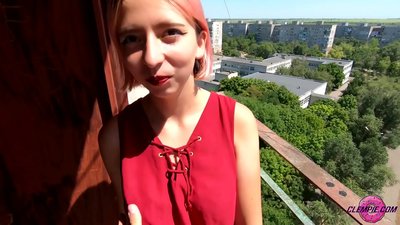 Estudante Sensual Chupa um Estranho no Outback - Cum On His Face